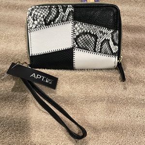 Small Wristlet NWT